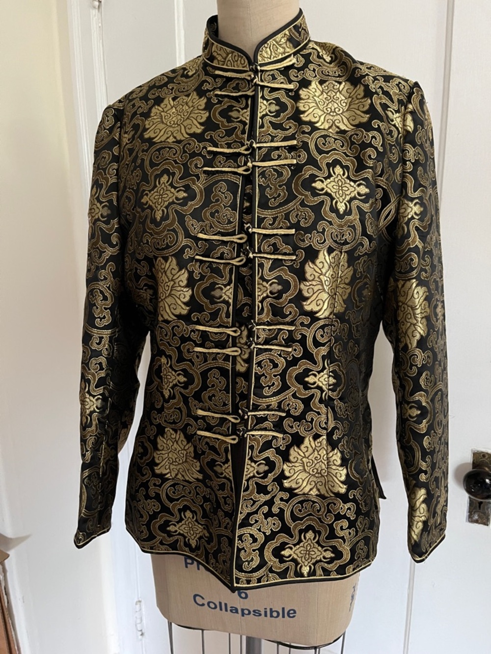 Vintage Black and Gold Brocade Jacket floral chrysanthemums pattern size M / L